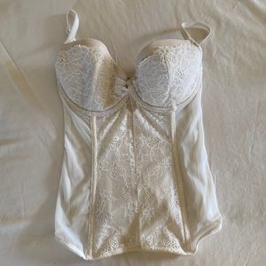 VICTORIAS SECRET WHITE LACE CORSET